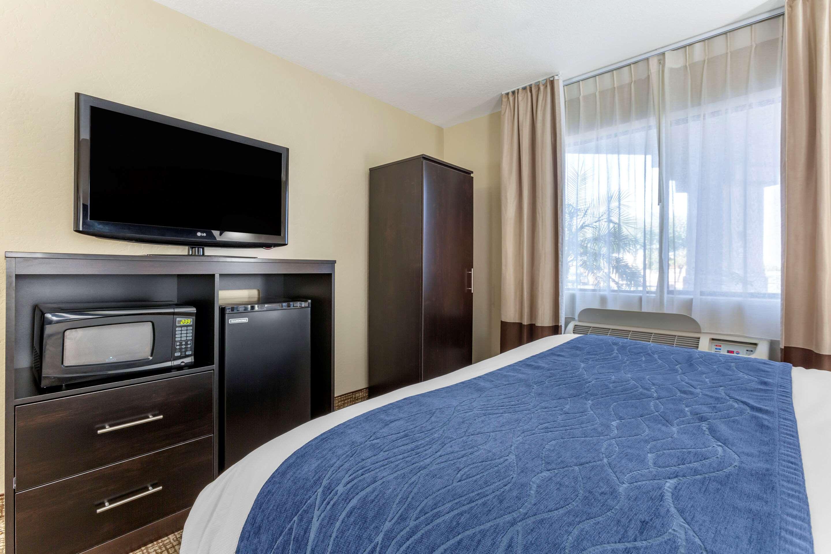 Comfort Inn & Suites Surprise Near Sun City West Exterior photo